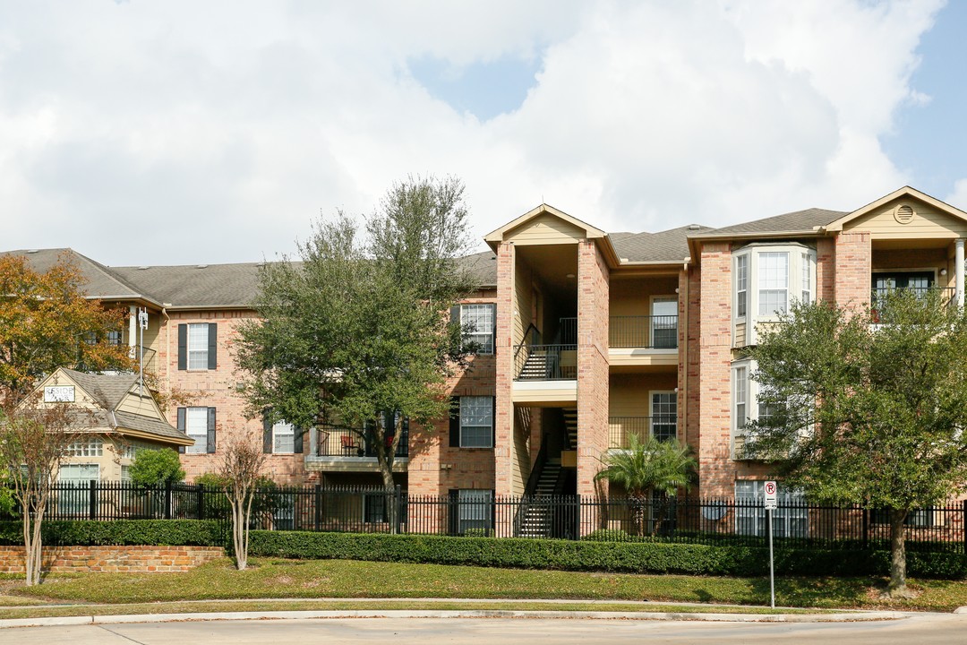 Braeswood Park Condominiums in Houston, TX - Building Photo