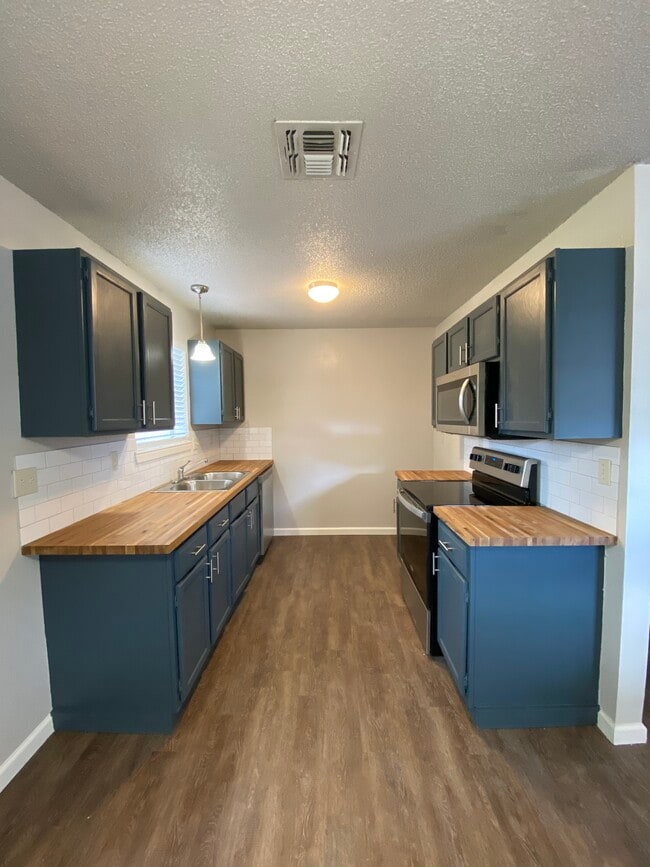 4327 Stayman Dr in San Antonio, TX - Building Photo - Building Photo