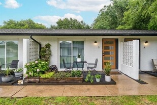 1213 Hollow Creek Dr in Austin, TX - Building Photo