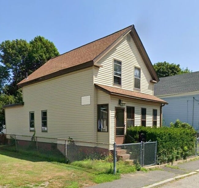 24 Roper St in Lowell, MA - Building Photo - Building Photo