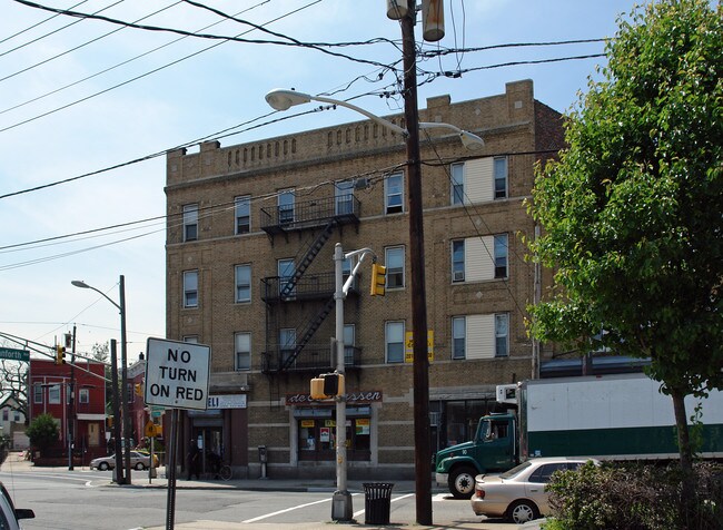 241 Old Bergen Rd in Jersey City, NJ - Building Photo - Building Photo