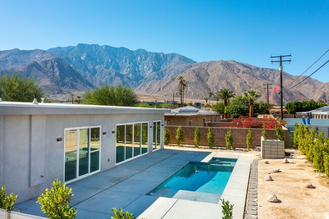 416 Rosa Parks Rd in Palm Springs, CA - Foto de edificio - Building Photo