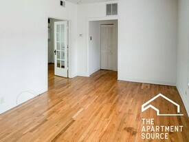 3523 N Broadway in Chicago, IL - Building Photo