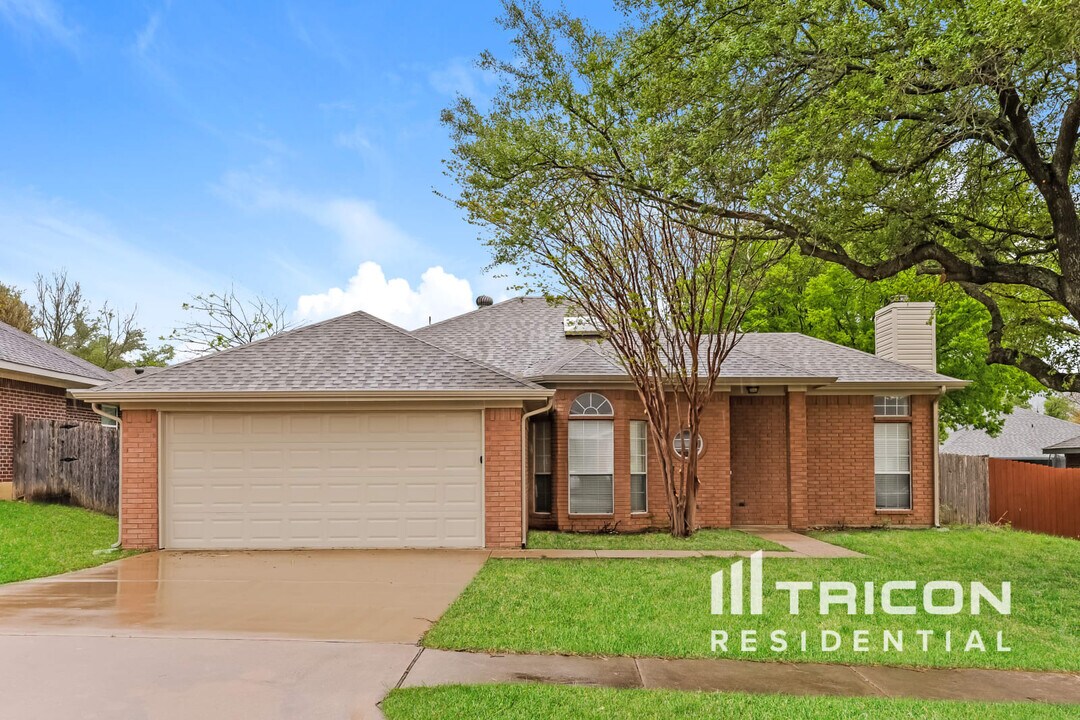 31 Vermont Ave in Midlothian, TX - Building Photo