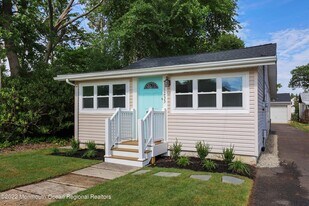 1233 Oakwood Rd in Belmar, NJ - Building Photo