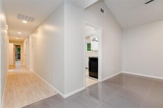 9402 Summerhill Ln in Dallas, TX - Building Photo - Building Photo