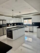 238 Lakeview Dr in Palmdale, CA - Building Photo - Building Photo