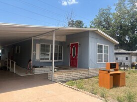4639 Coral St in Zephyrhills, FL - Building Photo