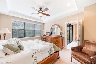 7638 Jacaranda Ln in Naples, FL - Building Photo