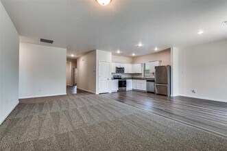 2525 Comal Creek Dr in Glenn Heights, TX - Foto de edificio - Building Photo