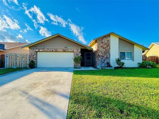 8948 SW 18th Rd in Boca Raton, FL - Building Photo - Building Photo