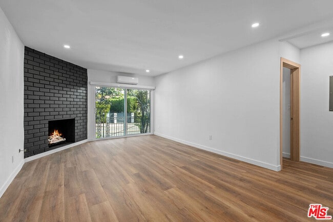 property at 2447 Beachwood Dr