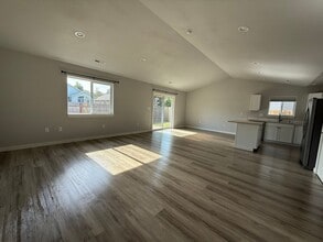 56 Oak Terrace Dr in Lebanon, OR - Building Photo - Building Photo
