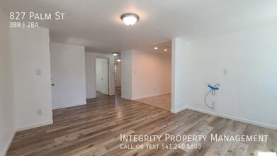 827 Palm St in Medford, OR - Building Photo - Building Photo