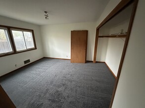 5509 W Morgan Ave, Unit 1 in Greenfield, WI - Building Photo - Building Photo