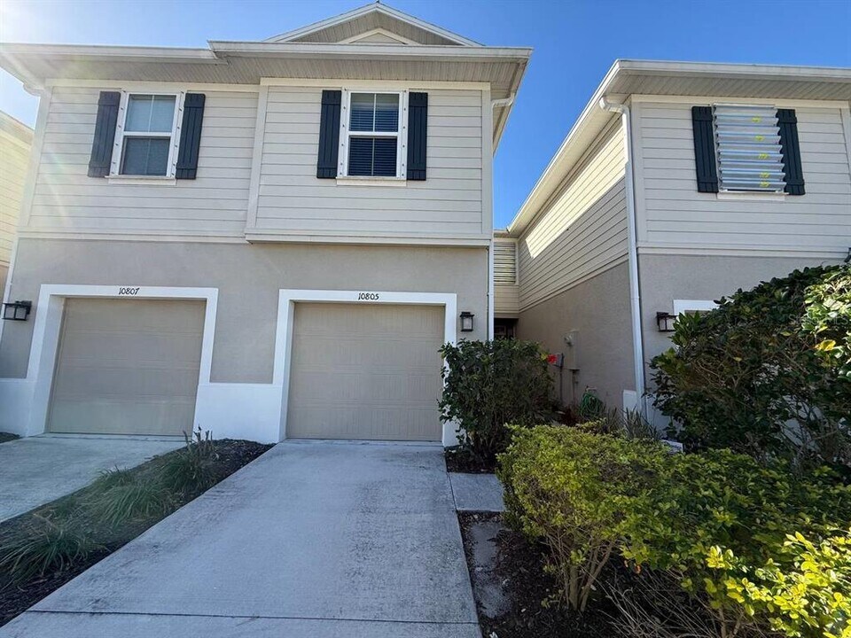 10805 Verawood Dr in Riverview, FL - Building Photo
