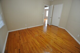 14830 Dickens St in Los Angeles, CA - Foto de edificio - Building Photo