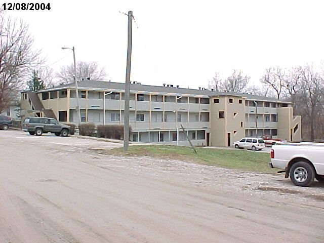 12814 S 9th St in Bellevue, NE - Foto de edificio - Building Photo