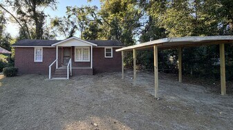 1604 N Lee St in Valdosta, GA - Building Photo