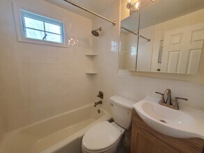 54 Ferris Ave, Unit 2 in Norwalk, CT - Foto de edificio - Building Photo