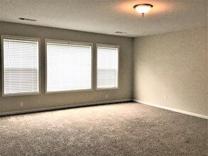 402 River Summit Dr in Simpsonville, SC - Foto de edificio - Building Photo