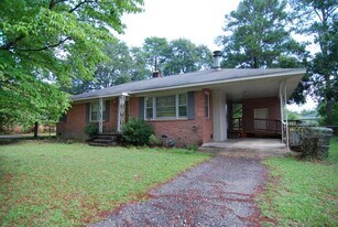 2029 Gibraltar Rd in Cayce, SC - Building Photo