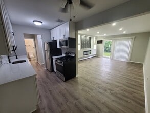 171 63rd St in Westmont, IL - Building Photo - Building Photo