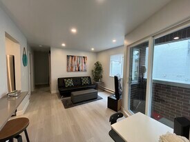 2239 1st Av W in Vancouver, BC - Building Photo