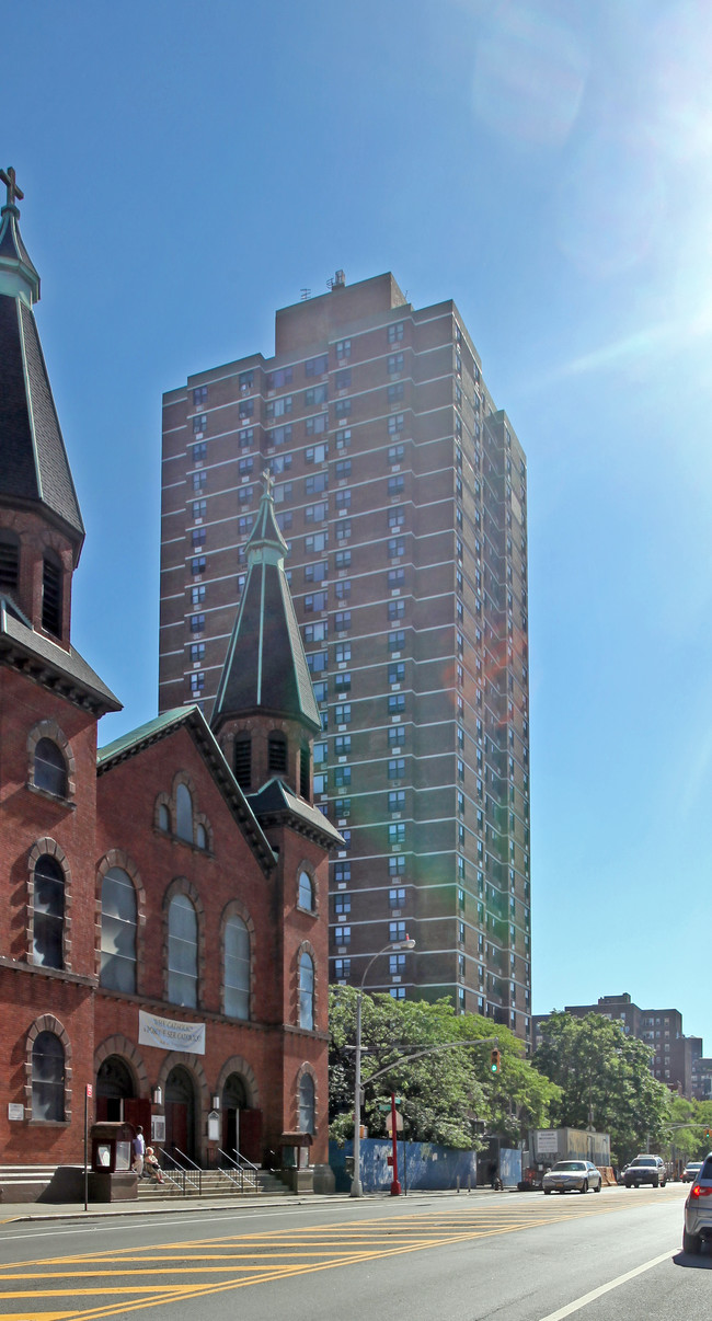 460 Grand St in New York, NY - Foto de edificio - Building Photo