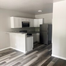 716 Tall Oaks Dr, Unit APT 214 in St. Clair, MO - Building Photo - Building Photo