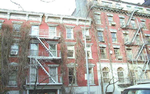 217 W 13th St in New York, NY - Building Photo