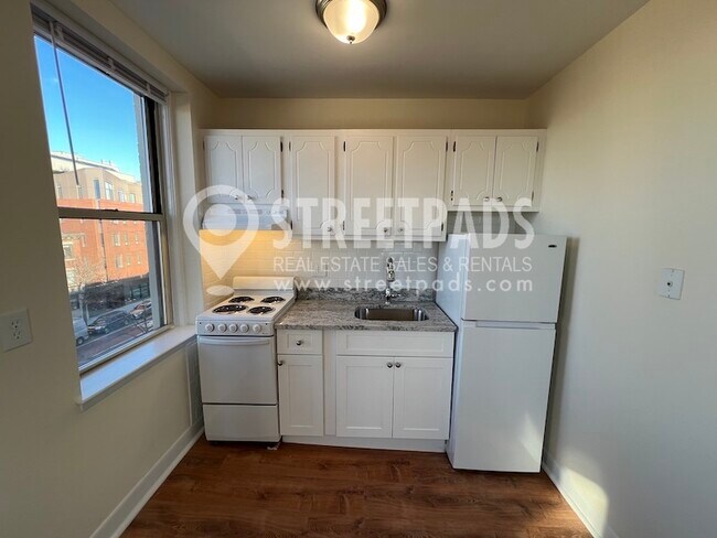 60 Brighton Ave, Unit 404 in Boston, MA - Building Photo - Building Photo