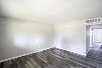 20317 Ellis St in Roseville, MI - Building Photo - Building Photo