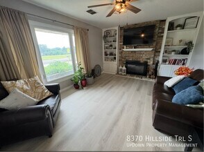 8370 Hillside Trail S in Cottage Grove, MN - Foto de edificio - Building Photo