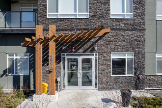 4004 Centre St N in Calgary, AB - Building Photo - Building Photo