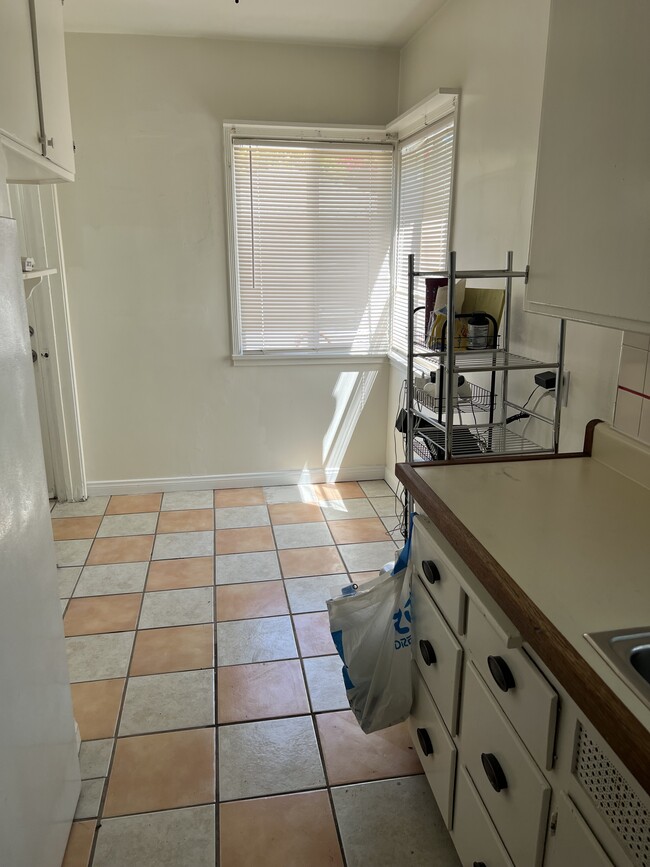 5554 Morella Ave, Unit 5554 in Valley Village, CA - Foto de edificio - Building Photo