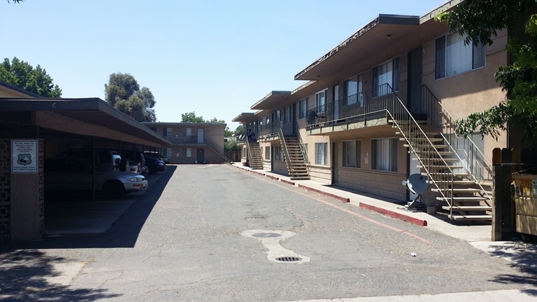 Oriental Garden Apartments in Modesto, CA - Building Photo