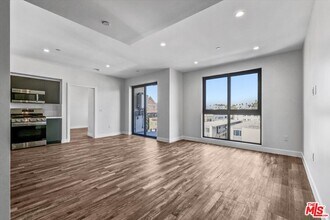 1537 S Wilton Pl in Los Angeles, CA - Building Photo - Building Photo