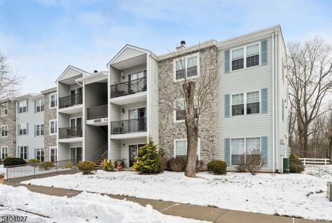 197 Robertson Way in Lincoln Park, NJ - Foto de edificio - Building Photo