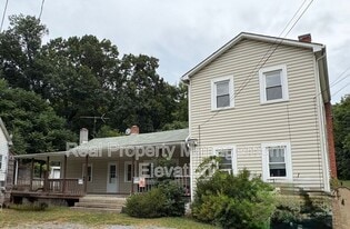 386 Round Hill Rd in Winchester, VA - Building Photo