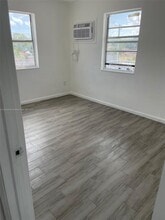 1261 NW 59th St in Miami, FL - Building Photo - Building Photo