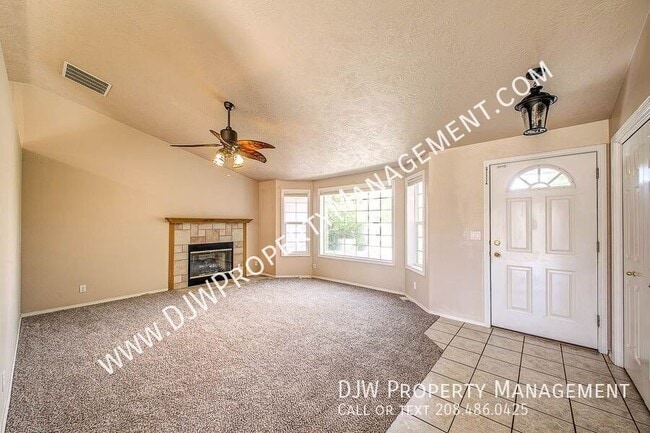 3075 N Thames Ave in Meridian, ID - Foto de edificio - Building Photo