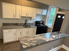 5723 N Woodstock St in Philadelphia, PA - Building Photo - Building Photo