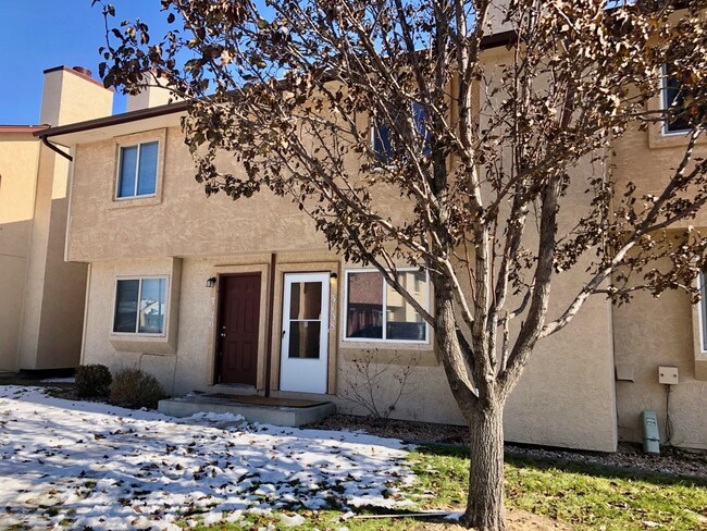 3138 Starlight Cir in Colorado Springs, CO - Foto de edificio - Building Photo
