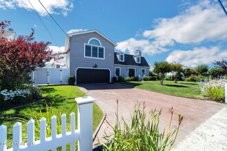 340 Bay Ln in Mantoloking, NJ - Foto de edificio - Building Photo