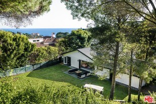 18013 Sea Reef Dr in Los Angeles, CA - Building Photo