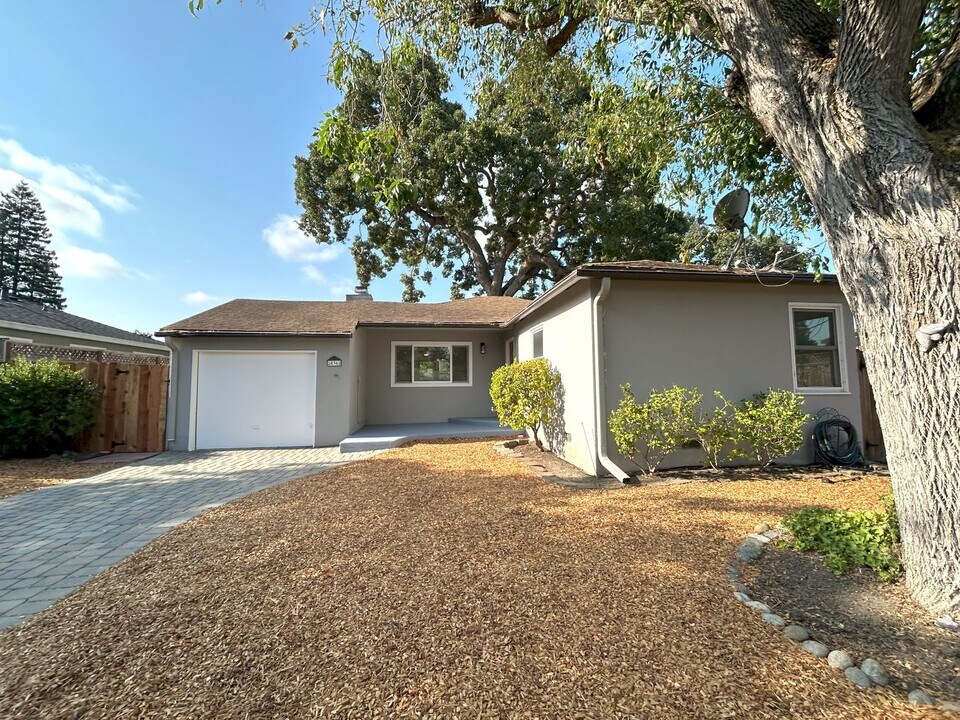 836 Fourteenth Ave in Menlo Park, CA - Building Photo