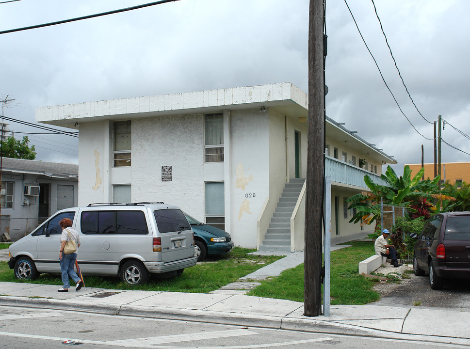 620 SW 8th Ave in Miami, FL - Foto de edificio
