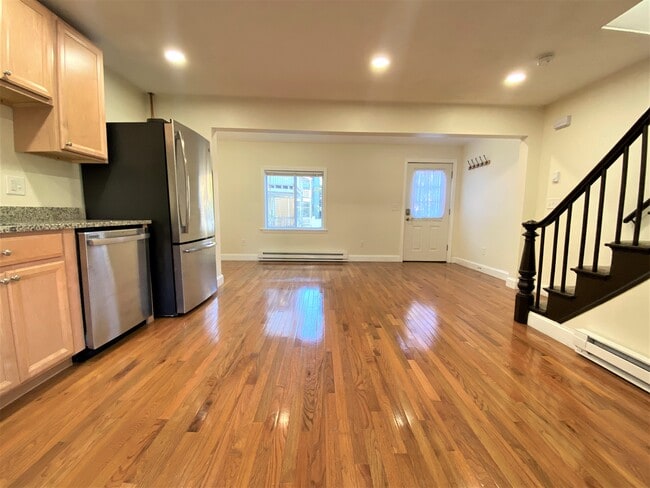 175 High St, Unit 1 in Brookline, MA - Building Photo - Building Photo