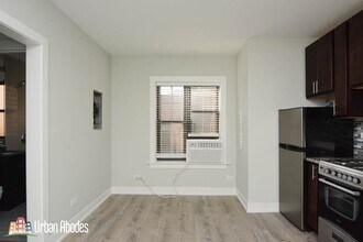 421 W Belden Ave, Unit M04B in Chicago, IL - Foto de edificio - Building Photo